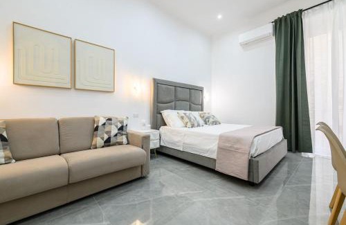 Quartieri Spagnoli House | Elegant Giordano Suite Center: Pet & Child Friendly Retreat