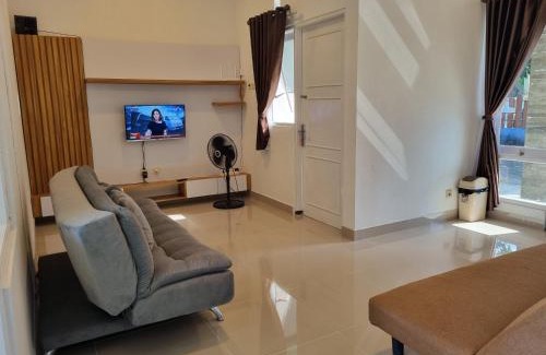 Sewon House | Discover Giori Rice Field View Syariah: Family-Friendly Retreat