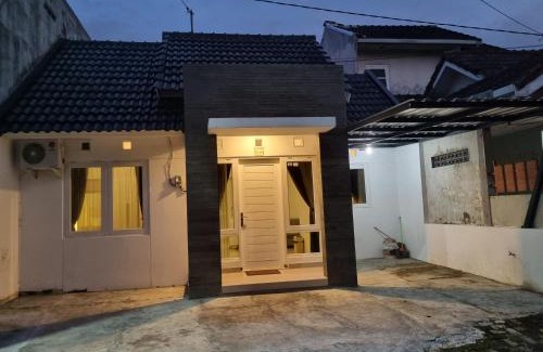 Sewon House | Discover Giori Rice Field View Syariah: Family-Friendly Retreat