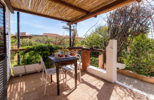 Capo Testa Apartment | Giovanni: Pet-Friendly Retreat with Oceanfront Views