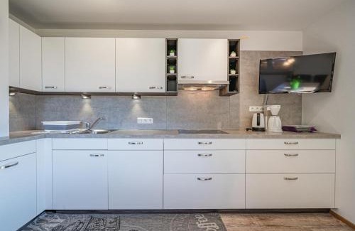 Schonbach Apartment | Idyllic Gipfelblick: Family-Friendly Retreat with High Ratings