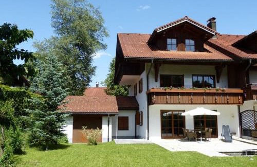 Oberstaufen House | Gipfelglück: Family-Friendly Retreat with Kitchen Amenities
