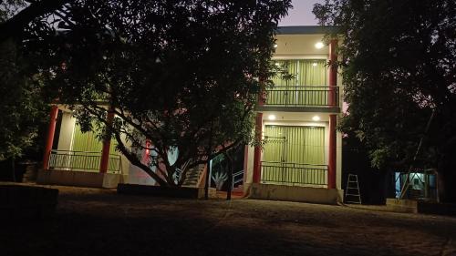 Gir National Park Hotel | Pet-Friendly Retreat at Gir Madhuli Farmhouse with Pool