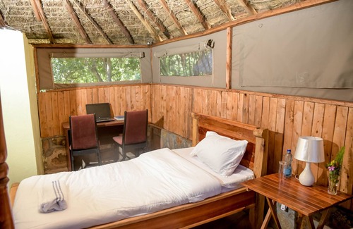 Mara North Conservancy Hotel | Discover Giraffe Hills Mara Camp: Family-Friendly Retreat