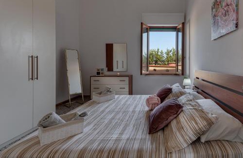 Cerreto Guidi House | Girasole Apartment: Family-Friendly Stay with Pool Access