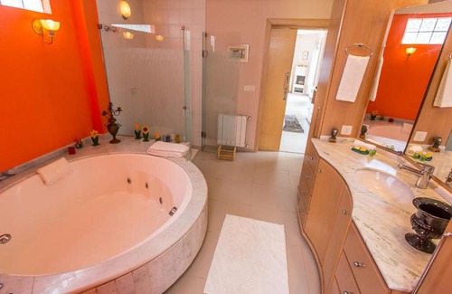 Lagoa da Conceicao House | Welcoming Girassóis da Lagoa - Guesthouse with Ocean Views