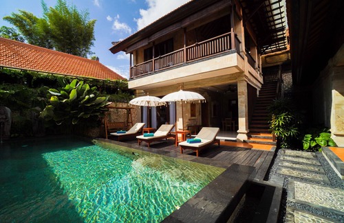 Mumbul Villa | Relax at Giri Bhagawan Villas Spa with Pool & Breakfast