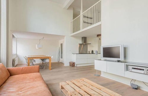Binnenstad Apartment | Enchanting Stay at Girl with a Pearl Earring Hotel
