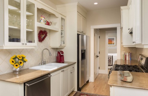 Historic Eastside House | Perfect Girlfriends Getaway Near Shopping and Dining