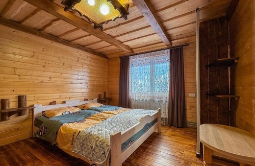 Verkhovyna House | Scenic Oceanfront Retreat at Girskyi Kutochok, Rated 9.4