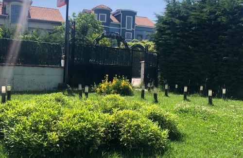 Arnavutkoy Villa | Budget-Friendly Stay Near Gis Airport with Great Amenities