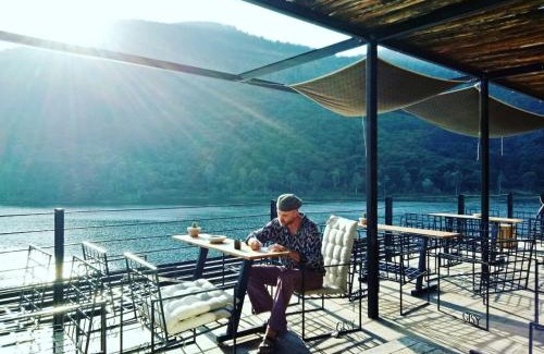 Soc Son Cabin | Discover GISY Lake House 2F: Family-Friendly Getaway