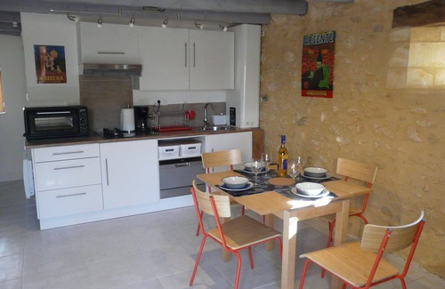 Les Eyzies House | Experience Gite les 7 Frerès: Poolside Bliss for Four