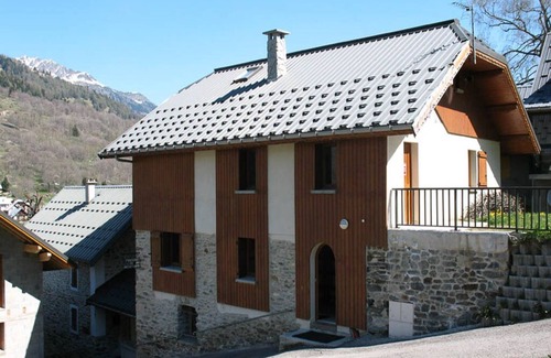 Saint-Colomban-des-Villards House | Cozy Gîte Near Slopes & Hiking Trails with Family Amenities