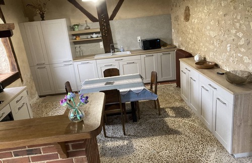Saint-Martin-de-Fressengeas House | Elegant Gites de la Baine: Pool, Kitchen & 9.6/10 Rating