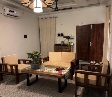 Shivalik Nagar Apartment | Gita Bhawan - Elegant Escape