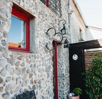 Willies House | Pet-Friendly Gite Avesnois: Review Score 9/10 & Hot Tub