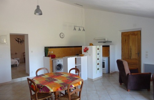 Roussillon Cottage | Relaxing Retreat at Gite à la Campagne with Spa & Hot Tub