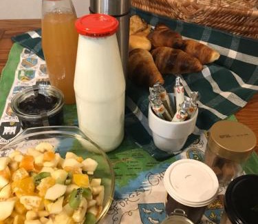 La Chapelle Bertrand House | Cozy Gite à la ferme Les places - Child-Friendly Escape