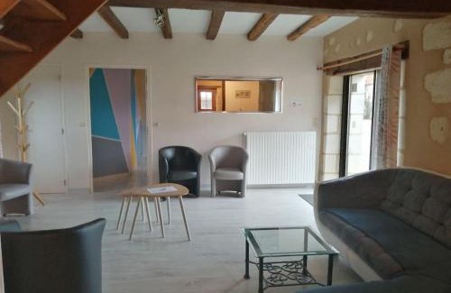 Charnizay House | Relaxing Gite à la Ferme for 15 with Hot Tub & Ocean Views