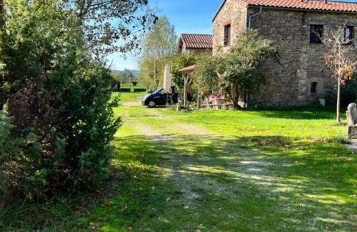 Avene House | Cozy Gite Écureuil with Ocean Views for Up to 3 Guests