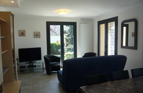 Epieds-en-Beauce Cottage | Spacious Gite Épieds-en-Beauce: 4 Bedrooms for Families