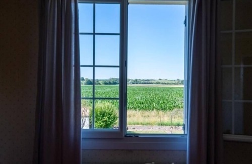 Etain Cottage | Gite Étain: Family-Friendly Getaway with Spa & Breakfast