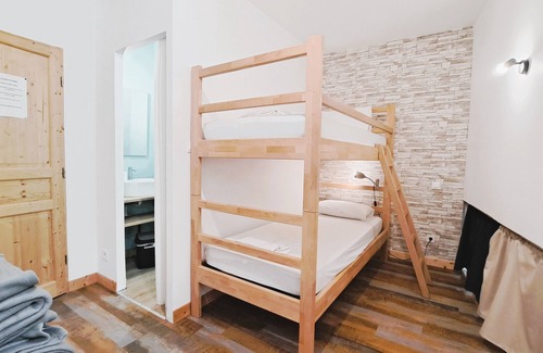 Saint-Cyr-sur-Loire House | Ideal Gite Étape for Cycling Lovers in Azay Centre