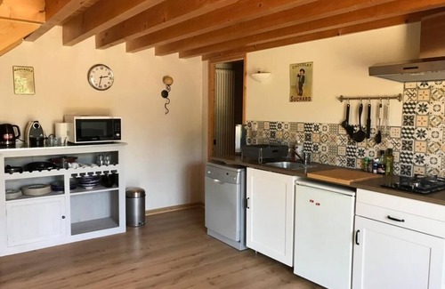 Sarrians Bed & Breakfast | Inviting GITE 1 BASTIDE LAGREMUSE with Pool & Kitchen