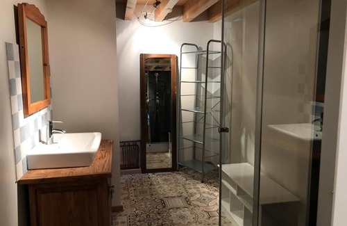 Sarrians Bed & Breakfast | Inviting GITE 1 BASTIDE LAGREMUSE with Pool & Kitchen