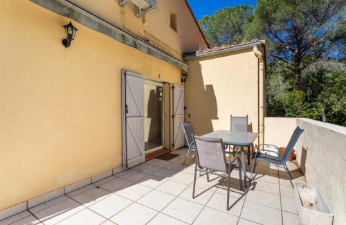 Reynes House | Cozy Gite for 4-6 with Pool and Pet-Friendly Amenities