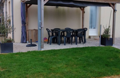 Hudimesnil Cottage | Cozy Gite near Granville with Oceanfront Pool and Kitchen