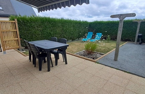Saint-Coulomb Cottage | Oceanfront Gite Just 10 Minutes from Beautiful Beaches
