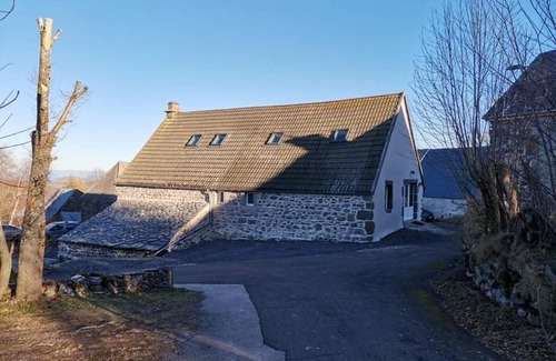 Saint-Victor-la-Riviere Apartment | Child-Friendly Gite near Besse for Up to 10 Guests