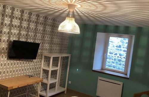 Saint-Victor-la-Riviere Apartment | Child-Friendly Gite near Besse for Up to 10 Guests