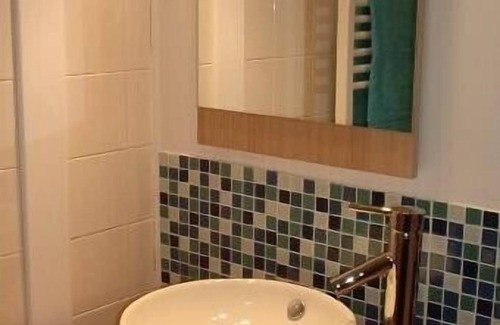 Germaine Apartment | Cozy Gite for 2 Near Reims and Epernay with Kitchen