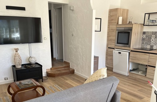 Laudun House | Cozy Retreat for Two at Domaine des Mille Pierres