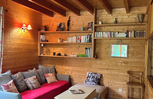 Thurageau House | Gîte Retreat: Spa, Pool & Sauna Near FUTUROSCOPE