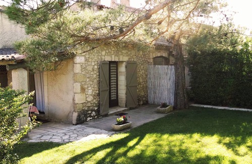 Eygalieres House | Cozy Gite Eygalieres with Pool and Family Amenities