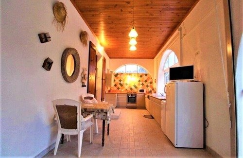 Mercuer Apartment | Gîte 4/6p, 2 bedrooms, 2 bathrooms, heated outdoor pool, park, jacuzzi, trampoline