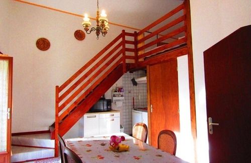 Chateau-Verdun House | Cozy Gite 4 - Le Cairn: Perfect Bed and Breakfast Escape