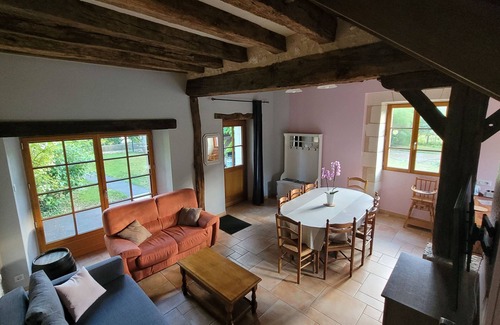 Chedigny House | Gîte 4* "Les Lys": Family-Friendly Retreat with Pool