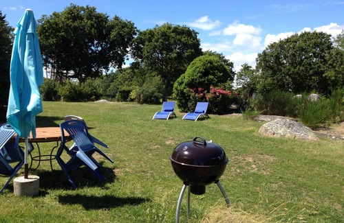Tregunc Cottage | Inviting Gîte with Pools and Beach Access for 4 Guests