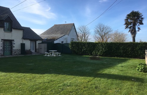 Hirel Cottage | Charming Gite for 4 in Mont Saint-Michel Bay with Oceanfront