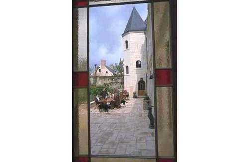 Montreuil-Bellay Apartment | Historic Gite in Montreuil Bellay with Private Pool & Breakfast