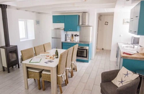 Saint-Evarzec House | Experience Comfort at L'Escale des Elfes with Heated Pool