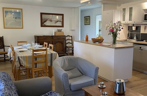 Tregunc Cottage | Relaxing Gîte for 6 with Pools & Steps to the Beach