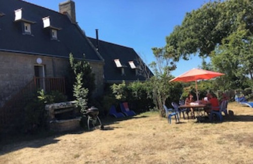 Tregunc Cottage | Relaxing Gîte for 6 with Pools & Steps to the Beach