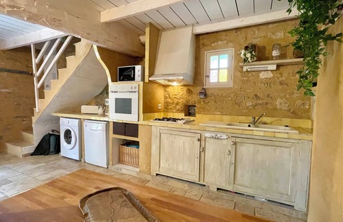 Saint-Aubin-de-Nabirat House | Cozy Riverside Retreat for 7 with Spa and Hot Tub