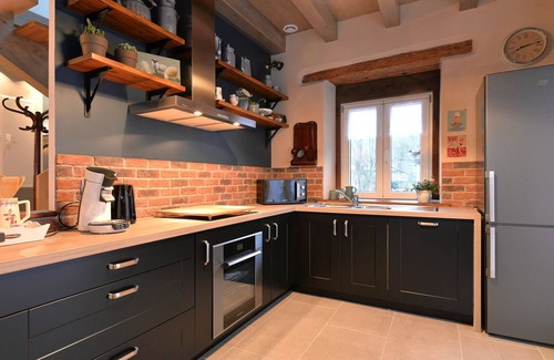 Liepvre House | Elegant Gite for 8: Top Rated Stay with Family Friendly Amenities